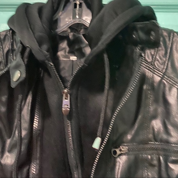 SHEIN’s Women’s leather motorcycle black jacket - Picture 9 of 13